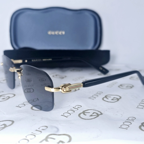 Gucci Black and Gold Unisex Sunglasses - Picture 3 of 16